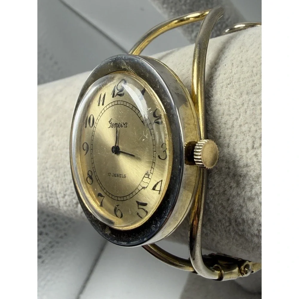 Geneva Manual Wind Working Ladies Cuff Watch 17 Jewels 38MM 6.5